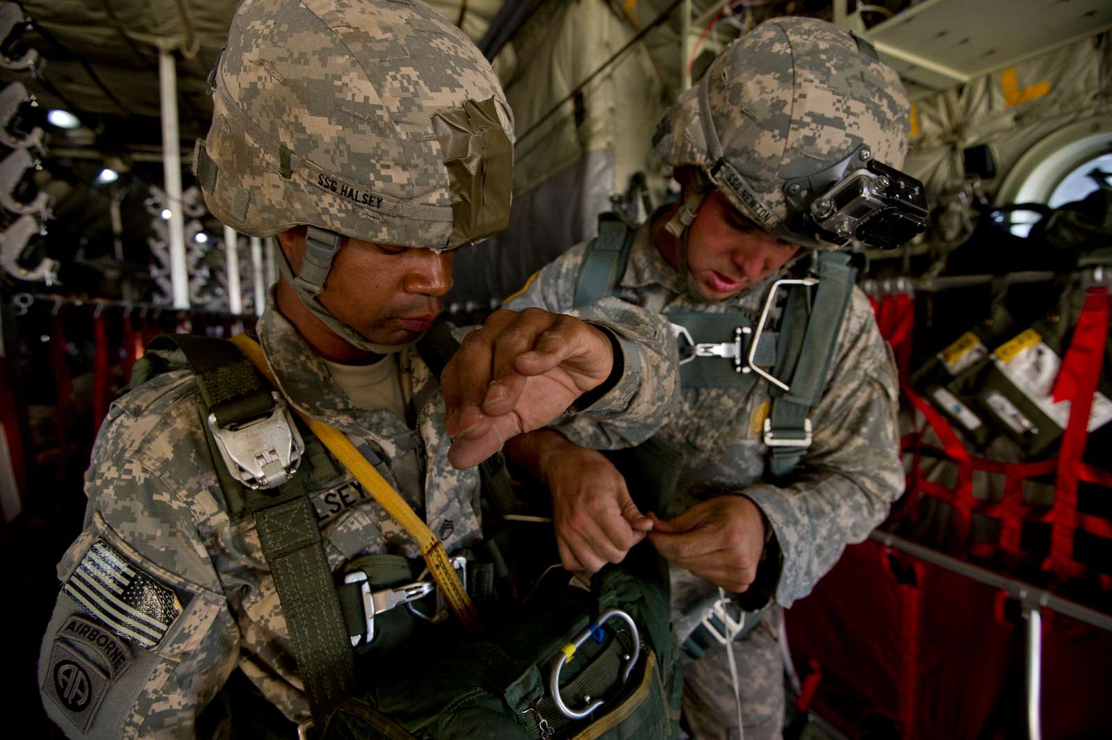 U.S. Army paratroopers from the 82nd Airborne Division's - NARA & DVIDS ...