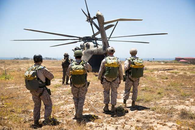 DVIDS - Images - Padres Visit 3rd MAW Marines at Miramar [Image 2