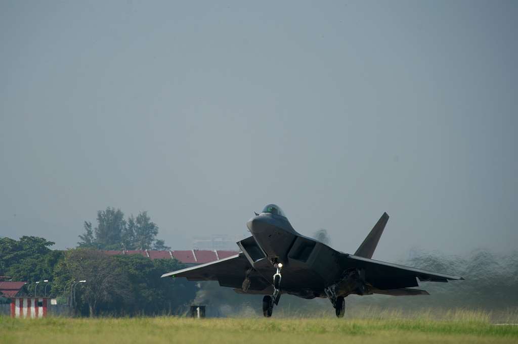 A U.S. Air Force F-22 Raptor from the 154th Wing, Joint - NARA & DVIDS ...