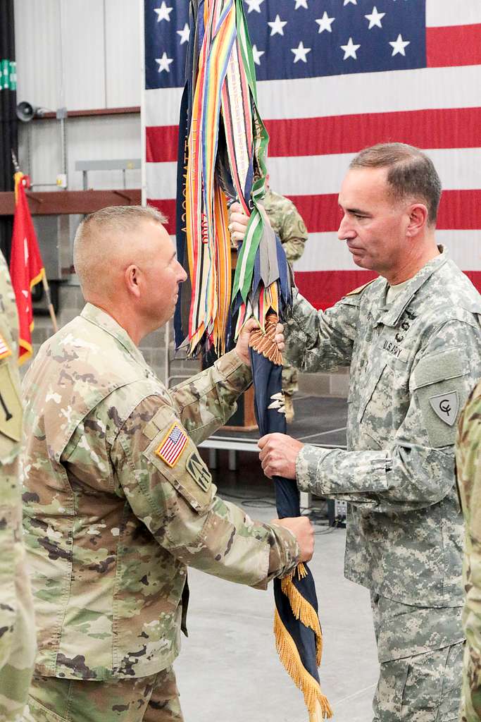 Lt. Col. Chris Mabis, out-going commander of 1st Battalion, - PICRYL ...