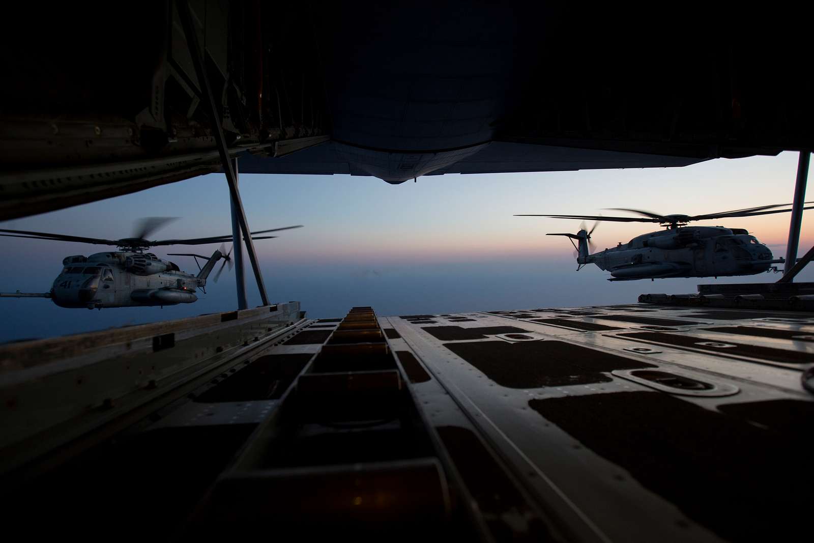 Two CH-53Es from the 22nd Expeditionary Unit conduct - NARA & DVIDS ...