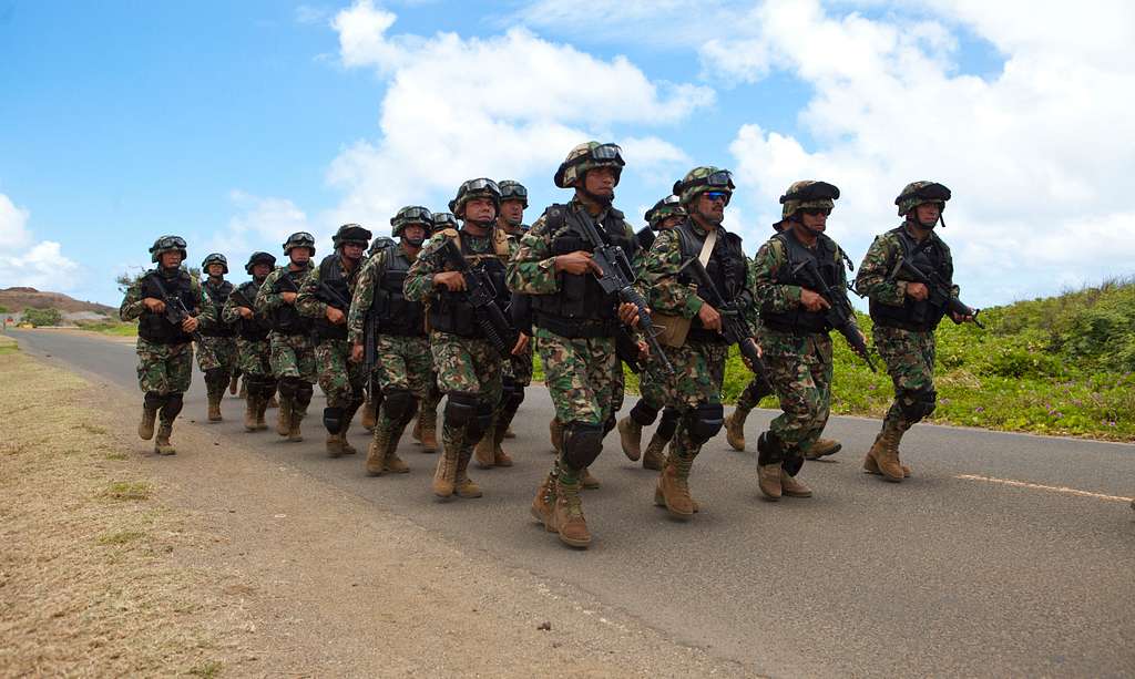 Mexican Marines Run In Full Gear Around Marine Corps - NARA & DVIDS ...