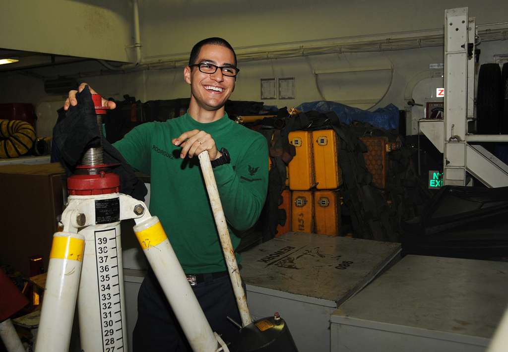 File:US Navy 091211-N-9584H-199 Equipment Operator 1st Class Bryan