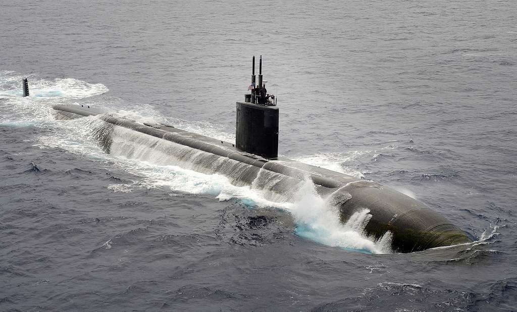 A U.S. Navy Los Angeles-class submarine transits the - PICRYL - Public ...