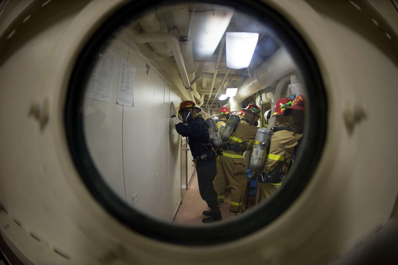 Sailors aboard amphibious transport dock ship USS San - NARA & DVIDS ...