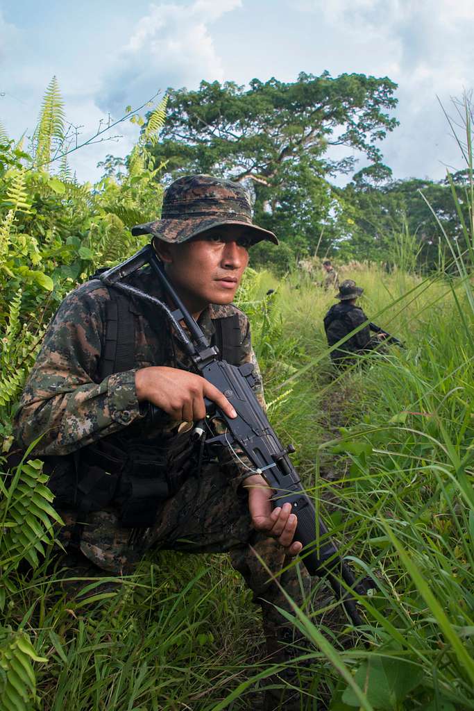 A sailor from the Guatemalan Fuerza Especial Naval - NARA & DVIDS ...