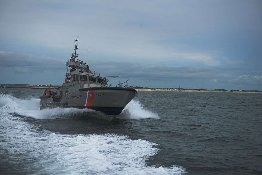 47-foot motor life boat, US Coast Guard Photo - PICRYL - Public