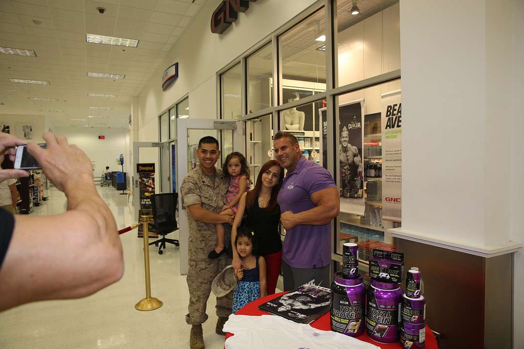 Jay Cutler, professional bodybuilder, autographs photos for Marines and  Sailors during a meet-and-greet at the 53 Area Fitness Center at Marine  Corps Base Camp Pendleton, California, Aug. 23, 2018. Cutler is a