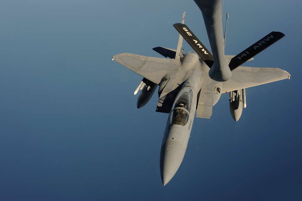 An F-15 Eagle from the 142nd Fighter Wing begins refueling - NARA ...