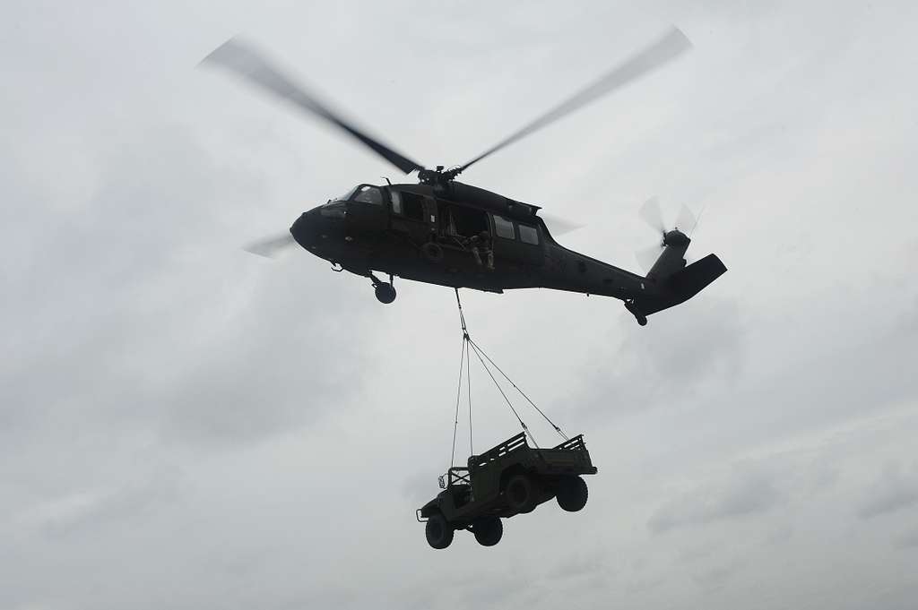 An Army UH-60 Black Hawk helicopter carries a Humvee - NARA & DVIDS ...