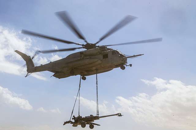 A CH-53E Super Stallion externally lifts a M777 Howitzer - PICRYL ...