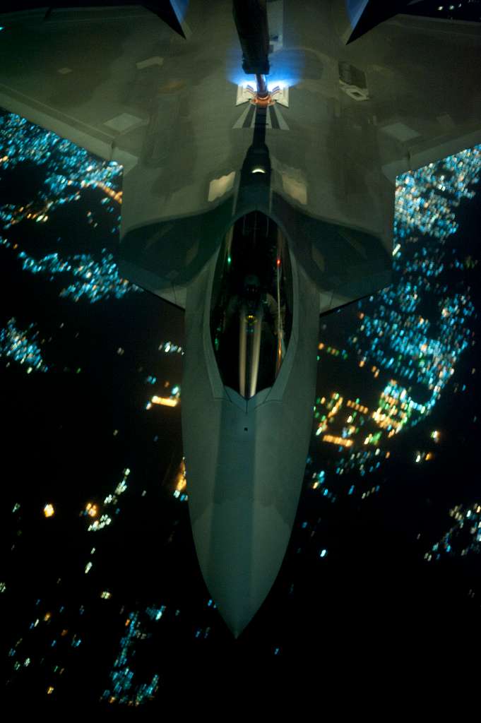 An U S Air Force Kc Extender Refuels An F Raptor Picryl Public