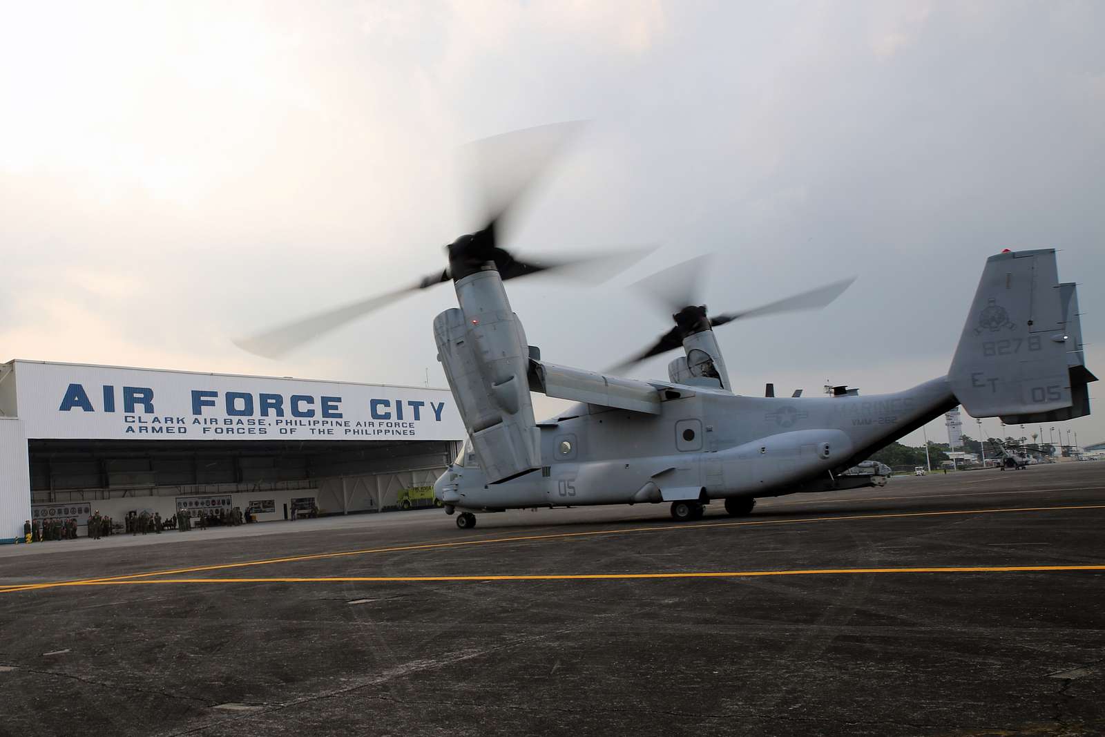 An MV-22B Osprey Lands At Clark Air Base In Preparation - NARA & DVIDS ...