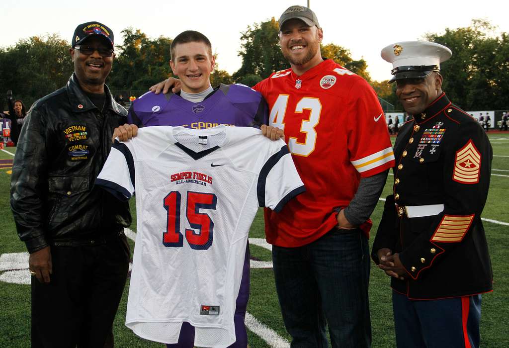 The Kansas City Chiefs presented a Salute to Service - NARA & DVIDS Public  Domain Archive Public Domain Search