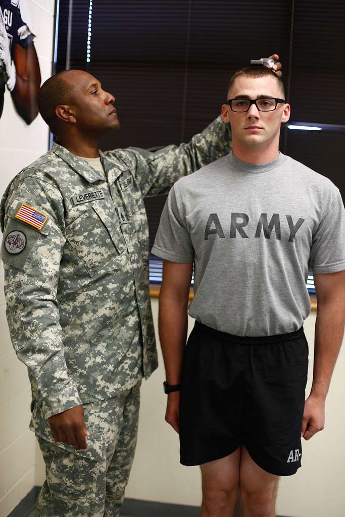 U.S. Army Spc. Keegan Carlson starts the height, weight - PICRYL - Public  Domain Media Search Engine Public Domain Search