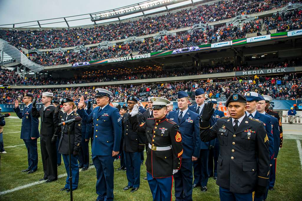 A group of service members recite the oath of enlistment - NARA & DVIDS ...