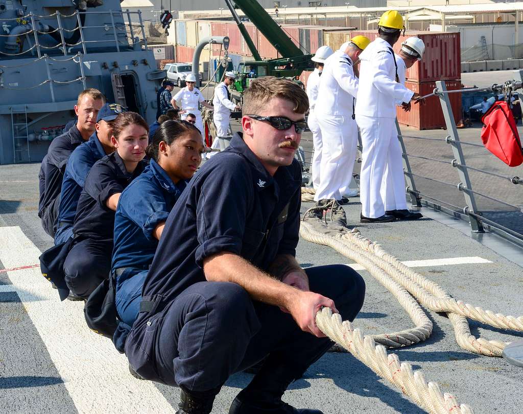 Sailors aboard the Arleigh Burke-class guided-missile - PICRYL Public ...