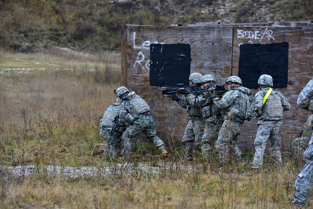 Paratroopers From Company B, 2nd Battalion, 503rd Infantry - PICRYL ...