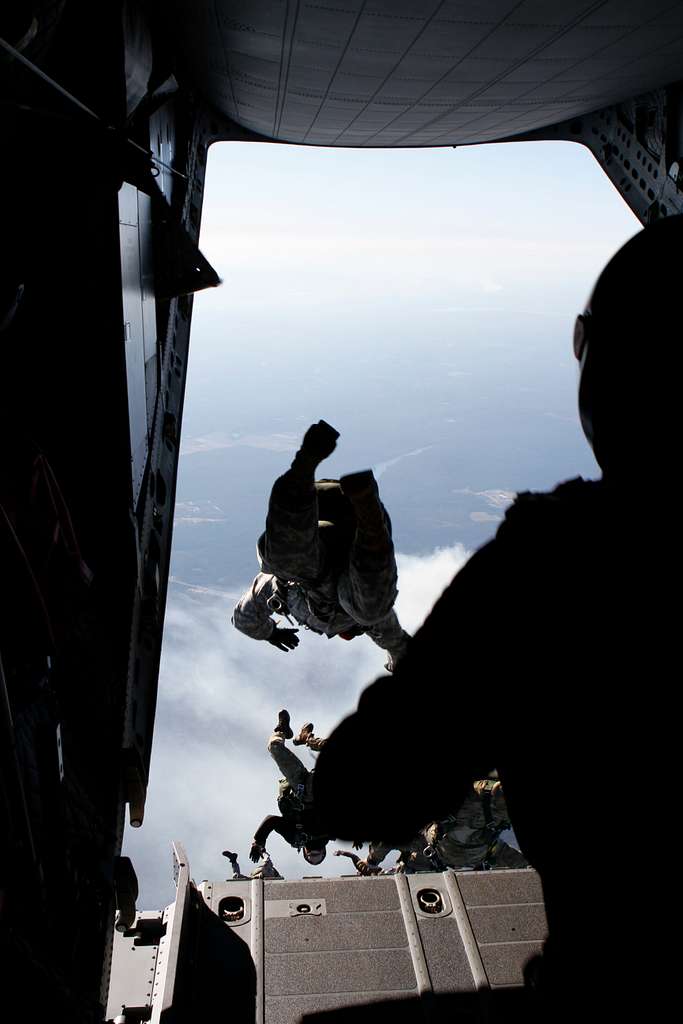 U.S. Army paratroopers with the U.S. Army Special Operations - PICRYL ...