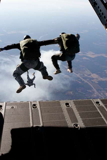 U.S. Army paratroopers with the U.S. Army Special Operations - PICRYL ...