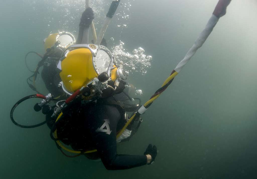 Seabee divers assigned to Underwater Construction Team - NARA & DVIDS ...