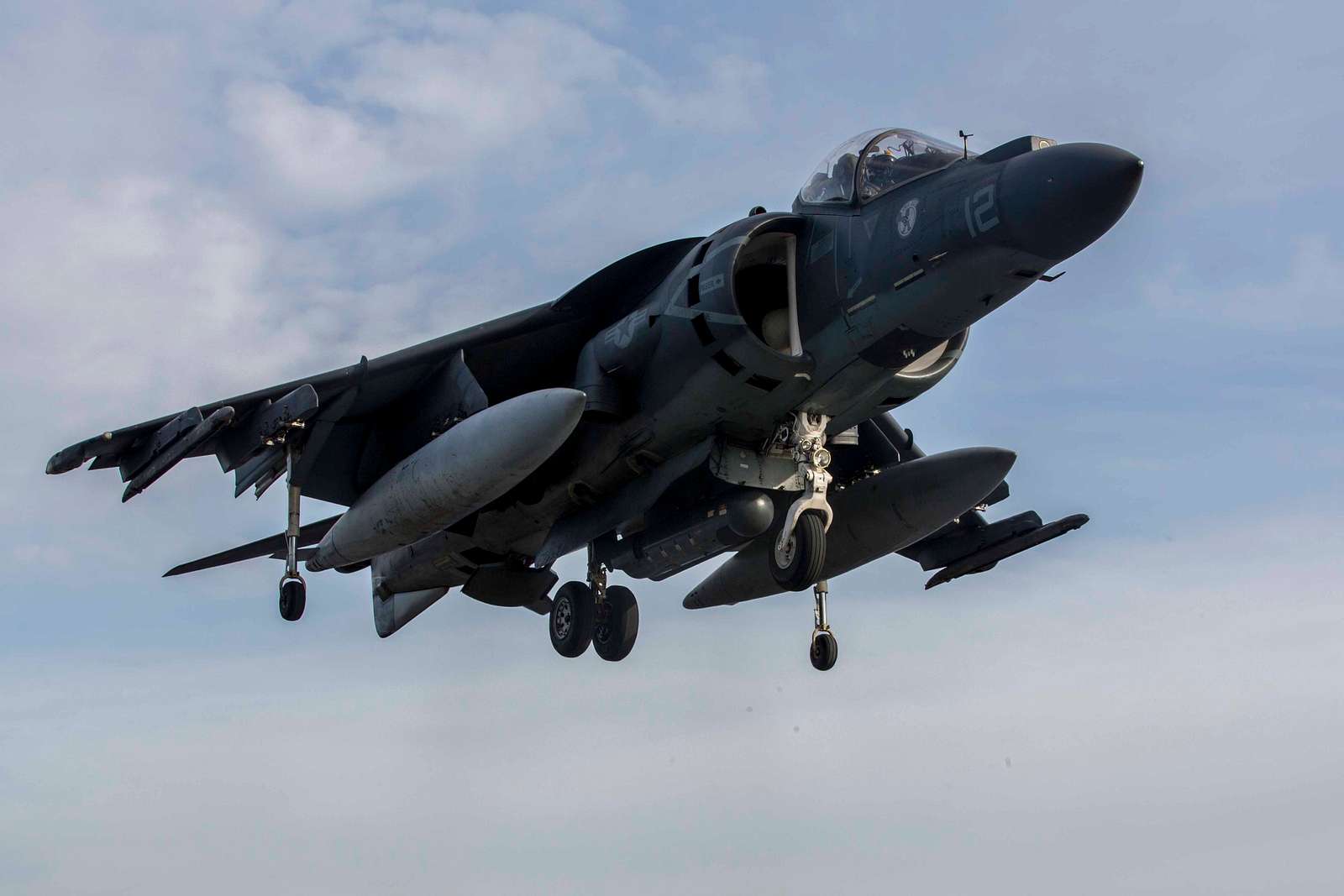 An AV-8B Harrier approaches the amphibious assault - NARA & DVIDS ...