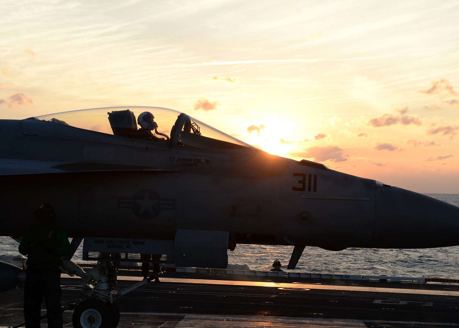 An F/A-18E Super Hornet, assigned to the Knighthawks - NARA & DVIDS ...