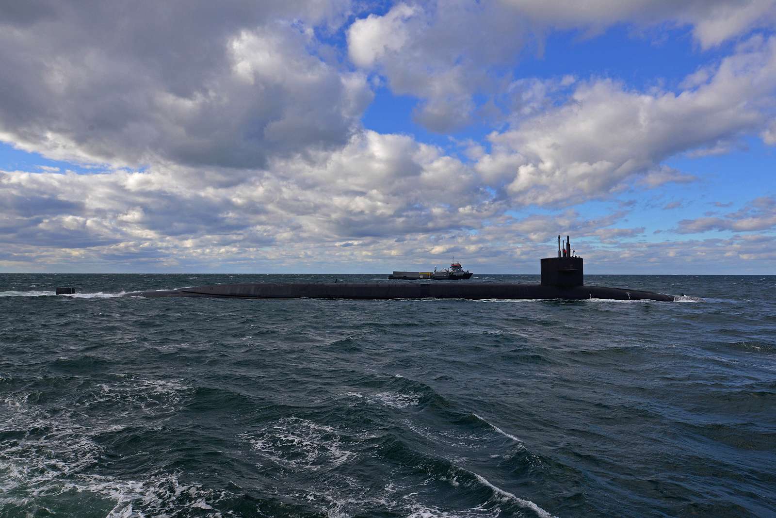 The Ohio-class ballistic-missile submarine USS Tennessee - NARA & DVIDS ...