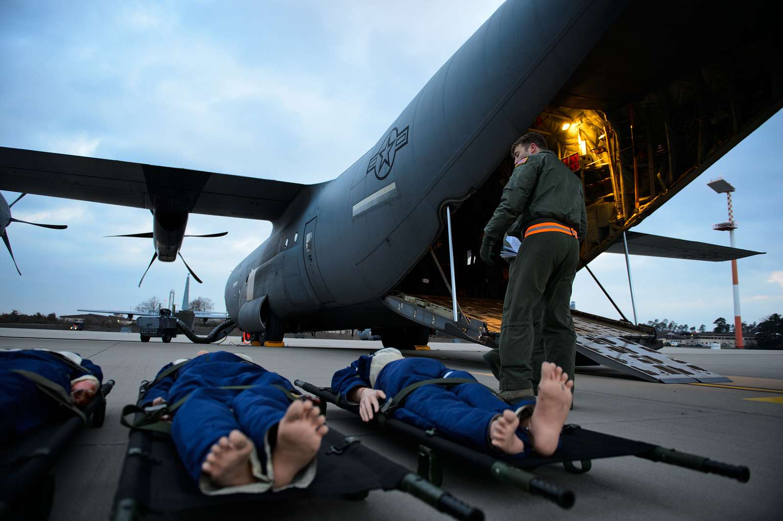 Airmen From The 86th Aeromedical Evacuation Squadron - NARA & DVIDS ...