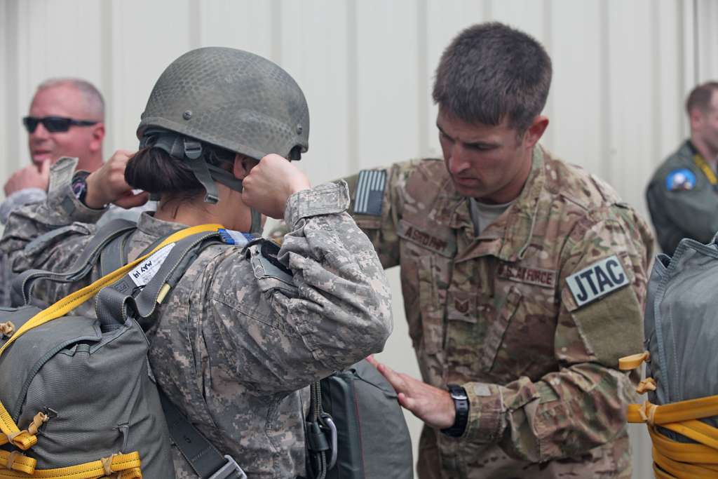 A U.S. Army jumpmaster helps a U.S. Army paratrooper - PICRYL - Public ...