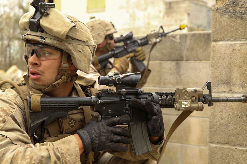 A Marine With Light Armored Reconnaissance, Battalion - Picryl Public 