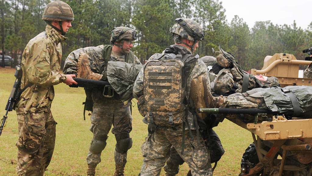 Paratroopers from the 1st Battalion, 325th Airborne - NARA & DVIDS ...