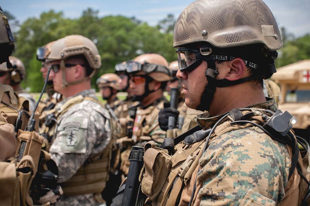 Chile and U.S. Army Special Forces soldiers listen - NARA & DVIDS ...