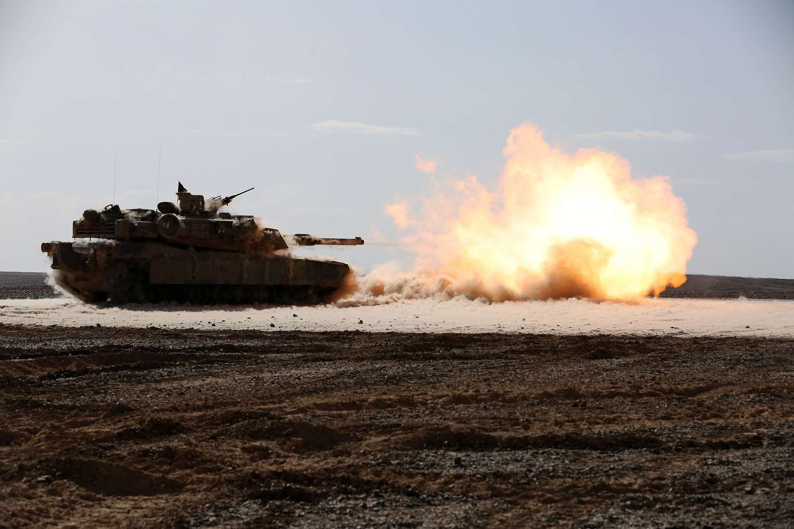 Ein Kampfpanzer M1a1 Abrams Mit Kilo Company Us National Archives