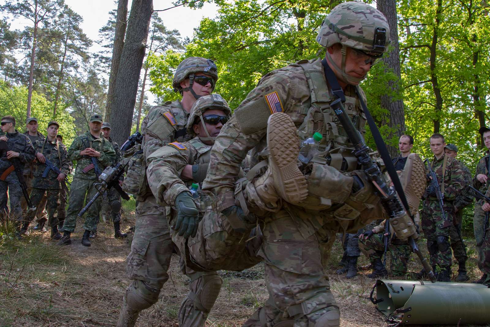 Paratroopers From The U.S. Army's 173rd Airborne Brigade - NARA & DVIDS ...