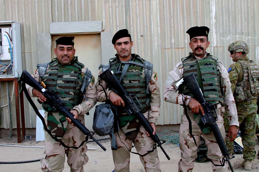 Soldiers from the 76th Iraqi Infantry Brigade, pose - PICRYL - Public ...