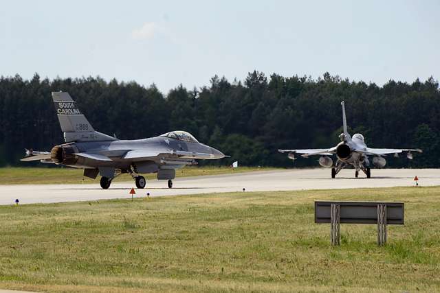 Swamp Fox F-16s taxi in preparation for takeoff with - NARA & DVIDS ...