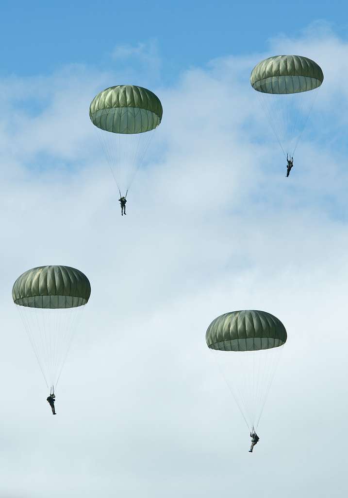 U.S. Army paratroopers parachute over the historic - PICRYL - Public ...