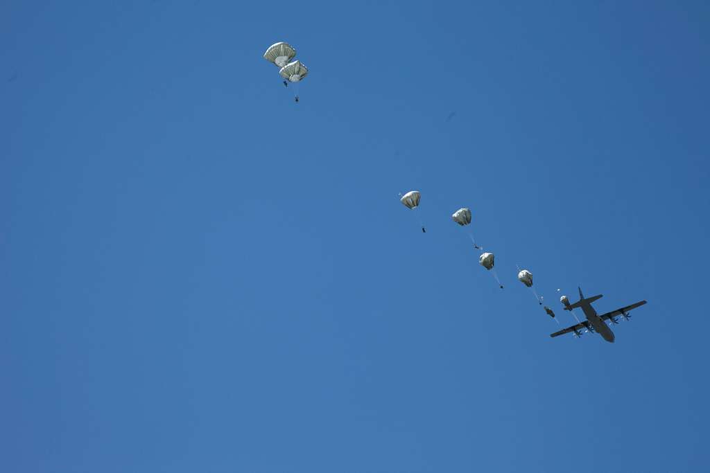 U.S. Army Soldiers of 1st Battalion, 143rd Airborne - NARA & DVIDS ...