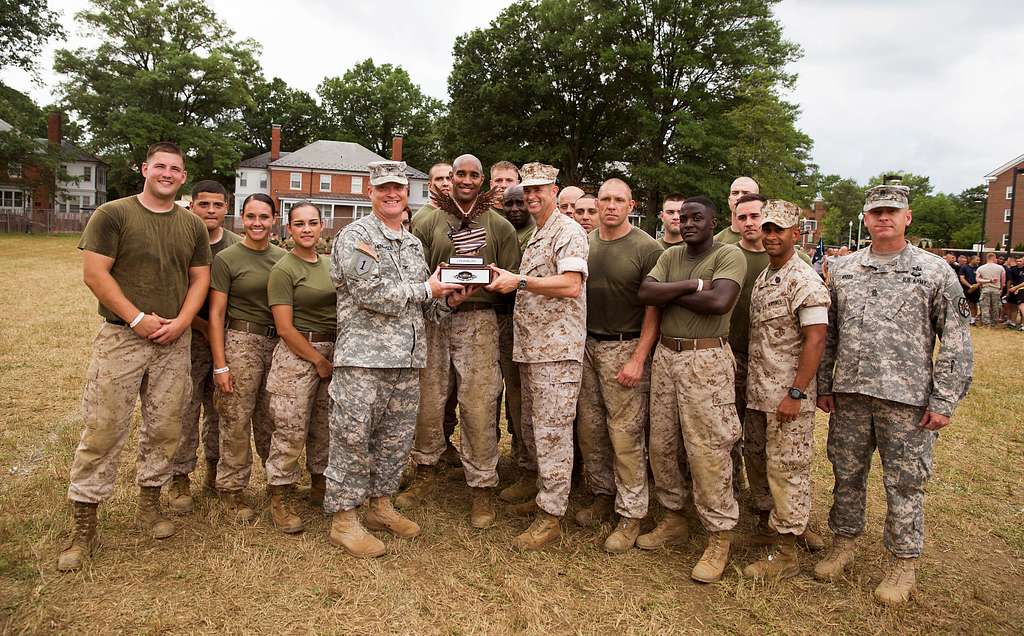 DVIDS - Images - The Washington Commanders visit Marine Barracks