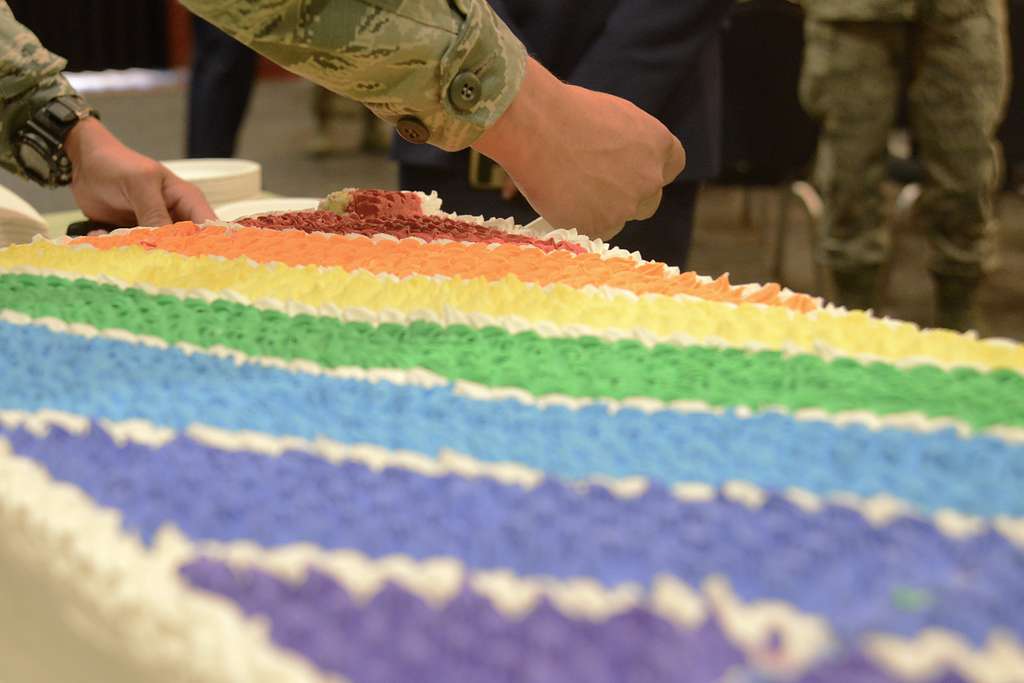 How to Make a Rainbow Cake! | Preschool Powol Packets
