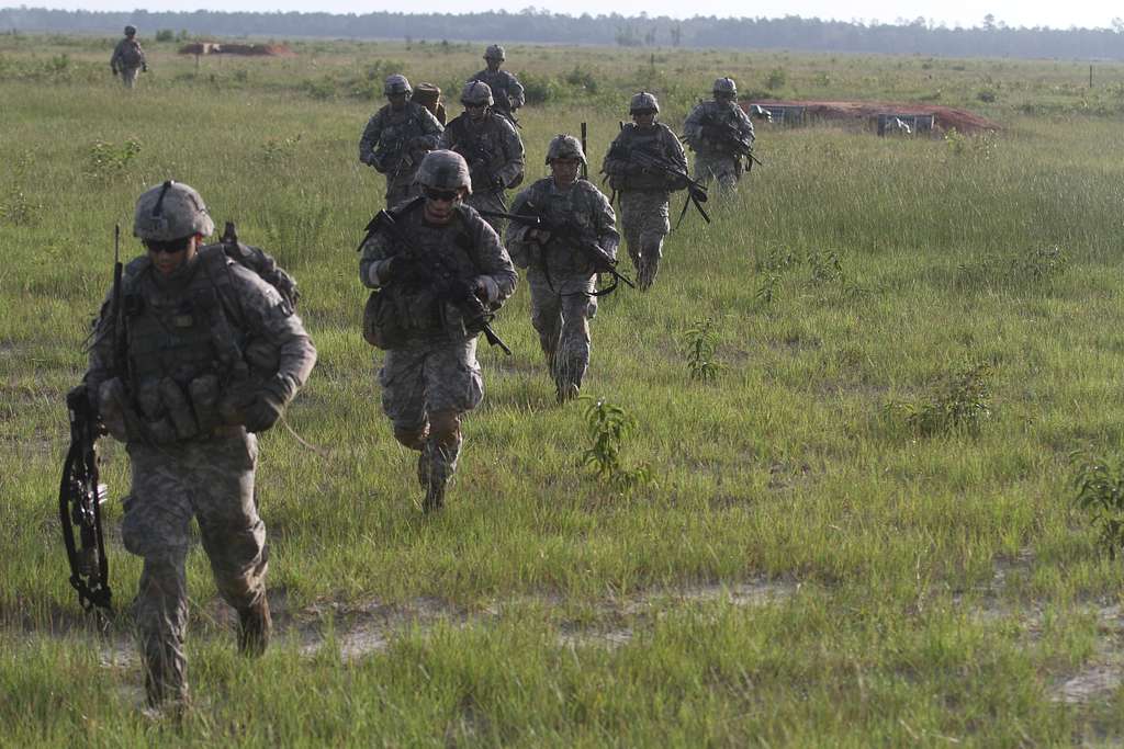 Infantrymen with 3rd Battalion, 15th Infantry Regiment, - NARA & DVIDS ...