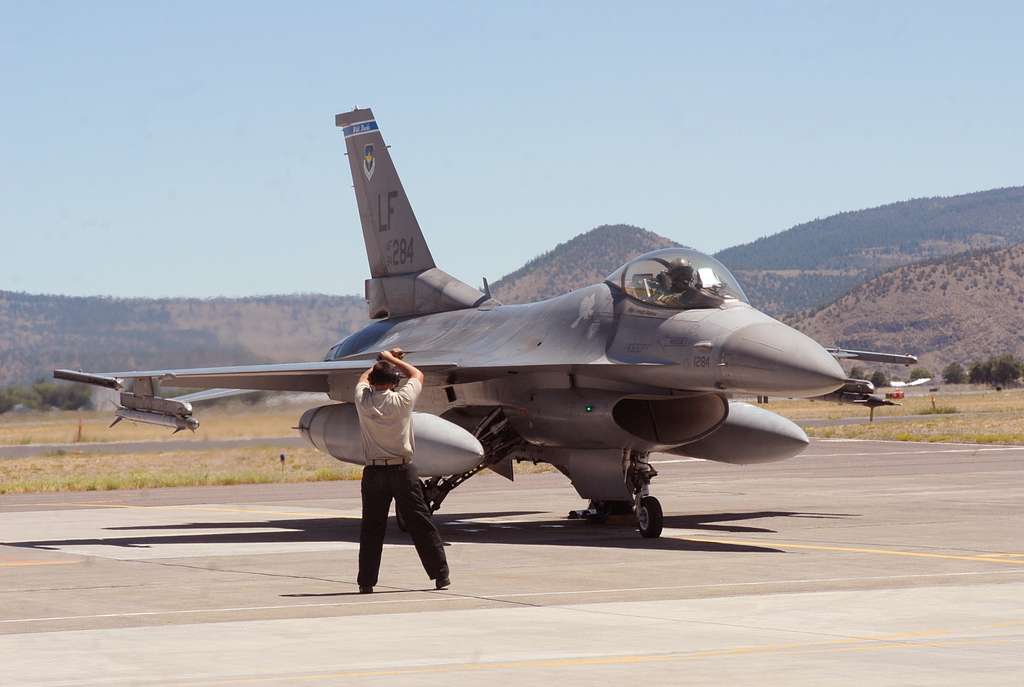 309th FS troca seus F-16 block 42 pelo block 40 do 54th FG » Força Aérea