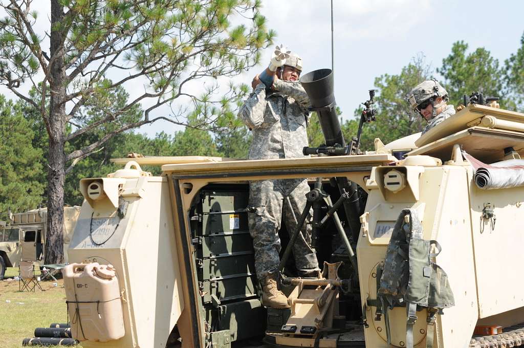 Soldiers with the 2nd Battalion, 198th Armored Regiment, - NARA & DVIDS ...