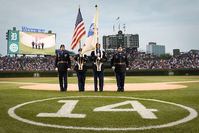 DVIDS - Images - U.S. Soldiers meet Chicago Cubs mascot [Image 4 of 8]