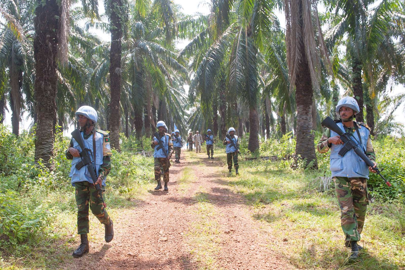 Bangladesh Army Soldiers Conduct A Dismounted Patrol - NARA & DVIDS ...