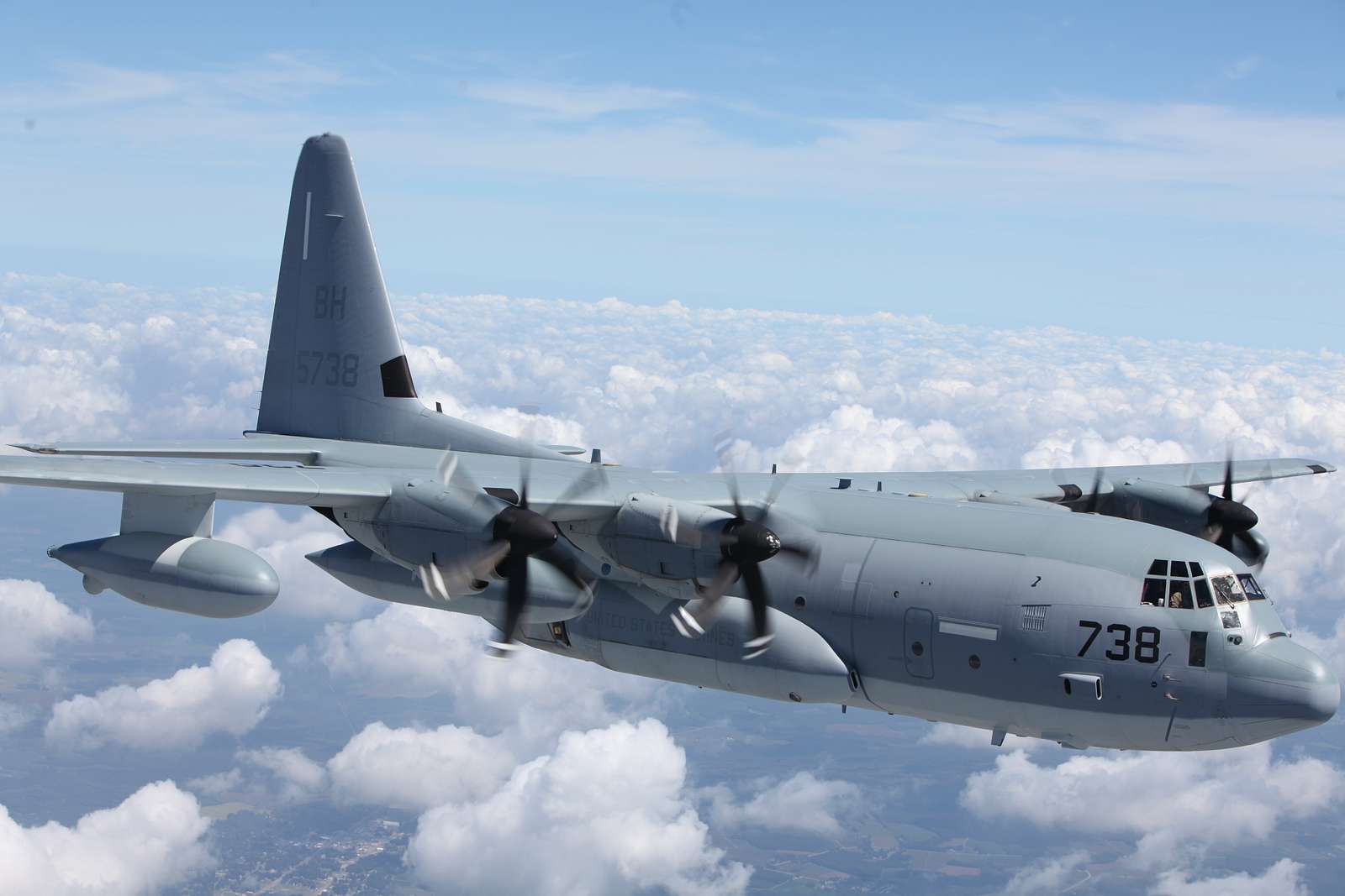 A KC-130J Super Hercules maneuvers through the skies - NARA & DVIDS ...