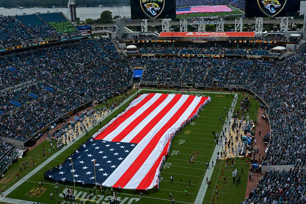 DVIDS - Images - Service members participate in Chicago Bears Salute to  Service game [Image 5 of 6]