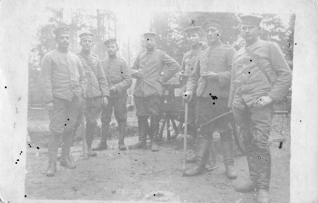 Husaren des Husaren-Regiments Nr. 15 an der Ostfront, 1915 oder 1916 ...