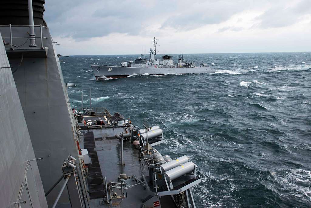 Удар в черном море сегодня. USS Russell DDG-59. Крейсер ВМС Болгарии. Американская база в Средиземном море. Операция якорный Страж НАТО.